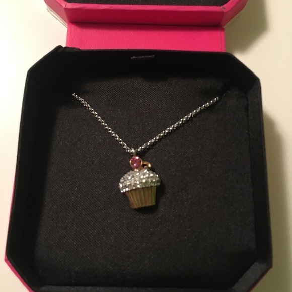 BNWT Juicy Couture Cupcake Necklace - Picture 1 of 3